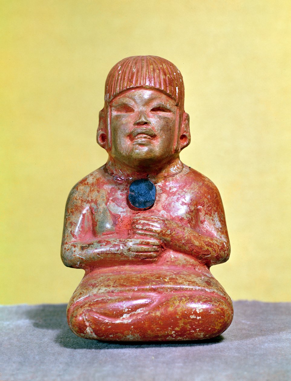 Istuva hahmo, mahdollisesti yksi maissin ja ilon jumalan varhaisimmista esityksistä, La Ventasta, Tabascosta, esiklassisesta kaudesta (monivärinen jade) tekijältä Olmec