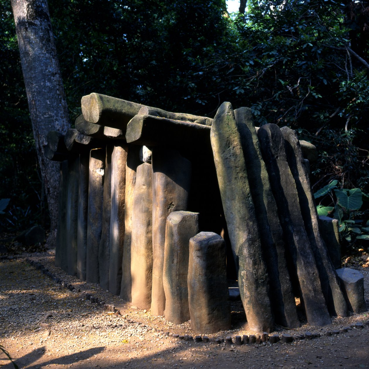 Hauta nro 7, esiklassinen kausi (basalttikivi). tekijältä Olmec