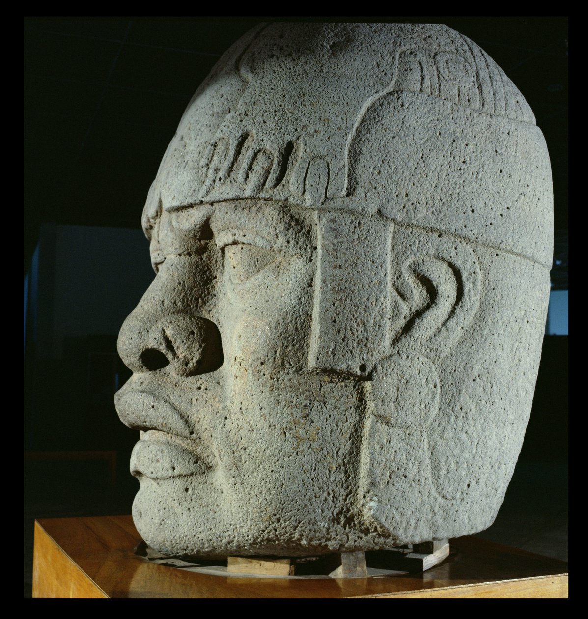 Colossal Head 4 San Lorenzosta, Veracruzista, Meksikosta, esiklassinen (basaltti) tekijältä Olmec