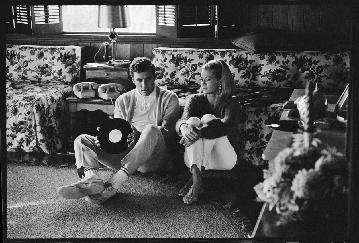 Burt Bacharach kotona Angie Dickinsonin kanssa tekijältä Orlando Suero