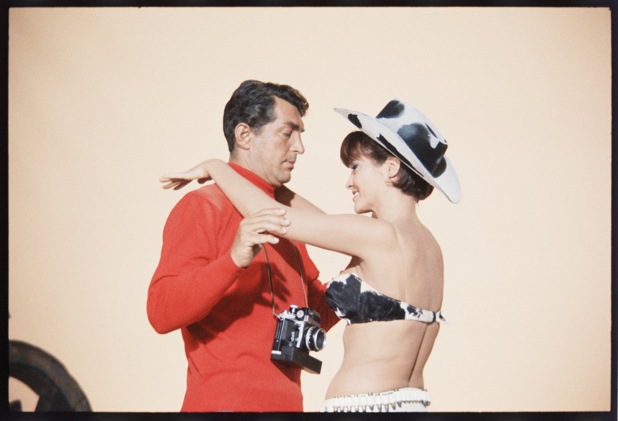 Dean Martin Matt Helmin roolissa elokuvassa The Silencers tekijältä Orlando Suero