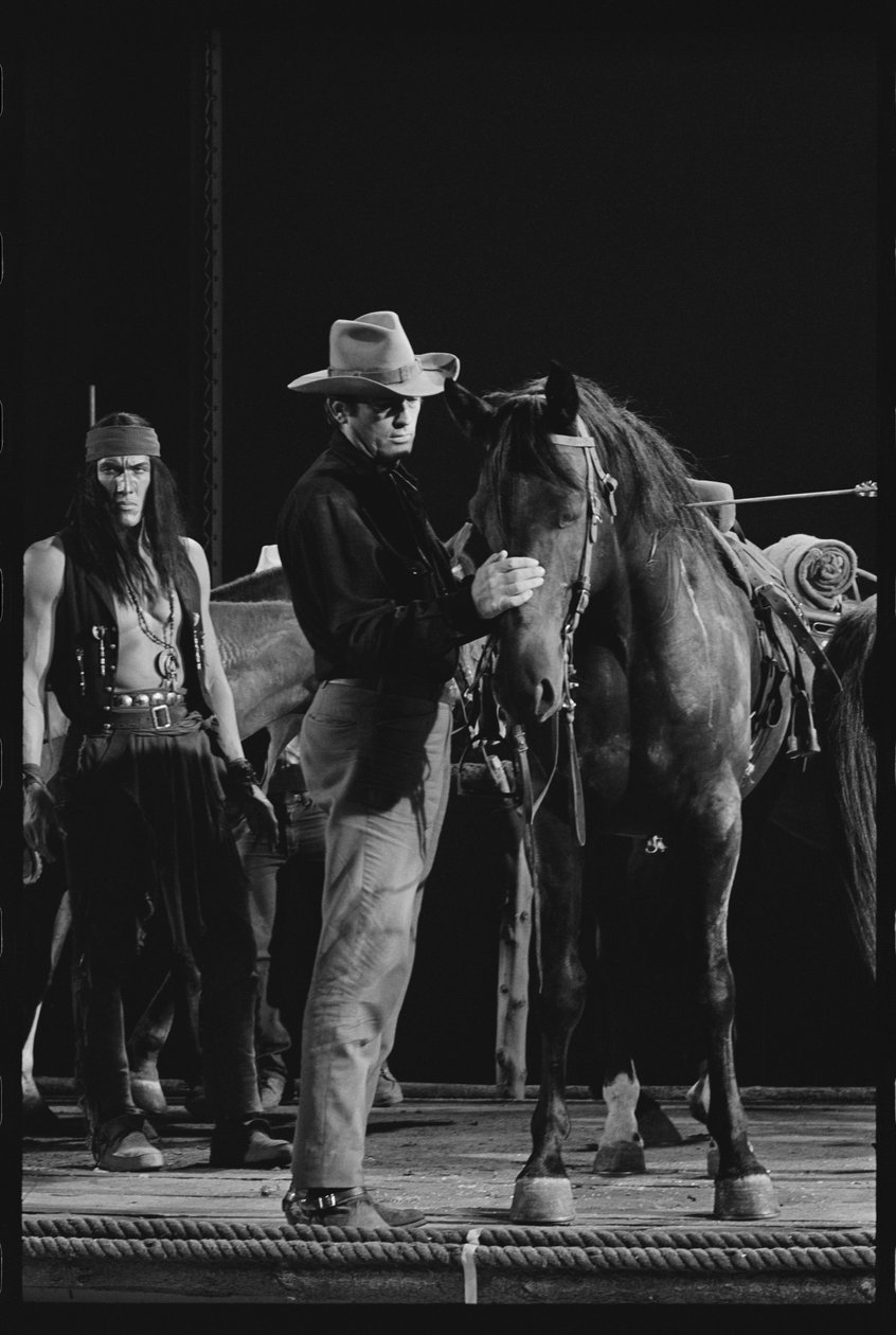 Gregory Peck hevosen kanssa Mackenna