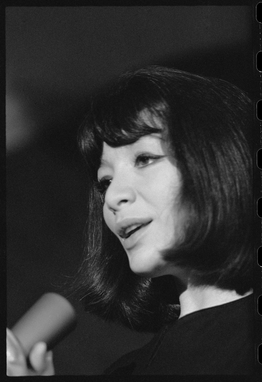 Juliette Greco laulaa tekijältä Orlando Suero