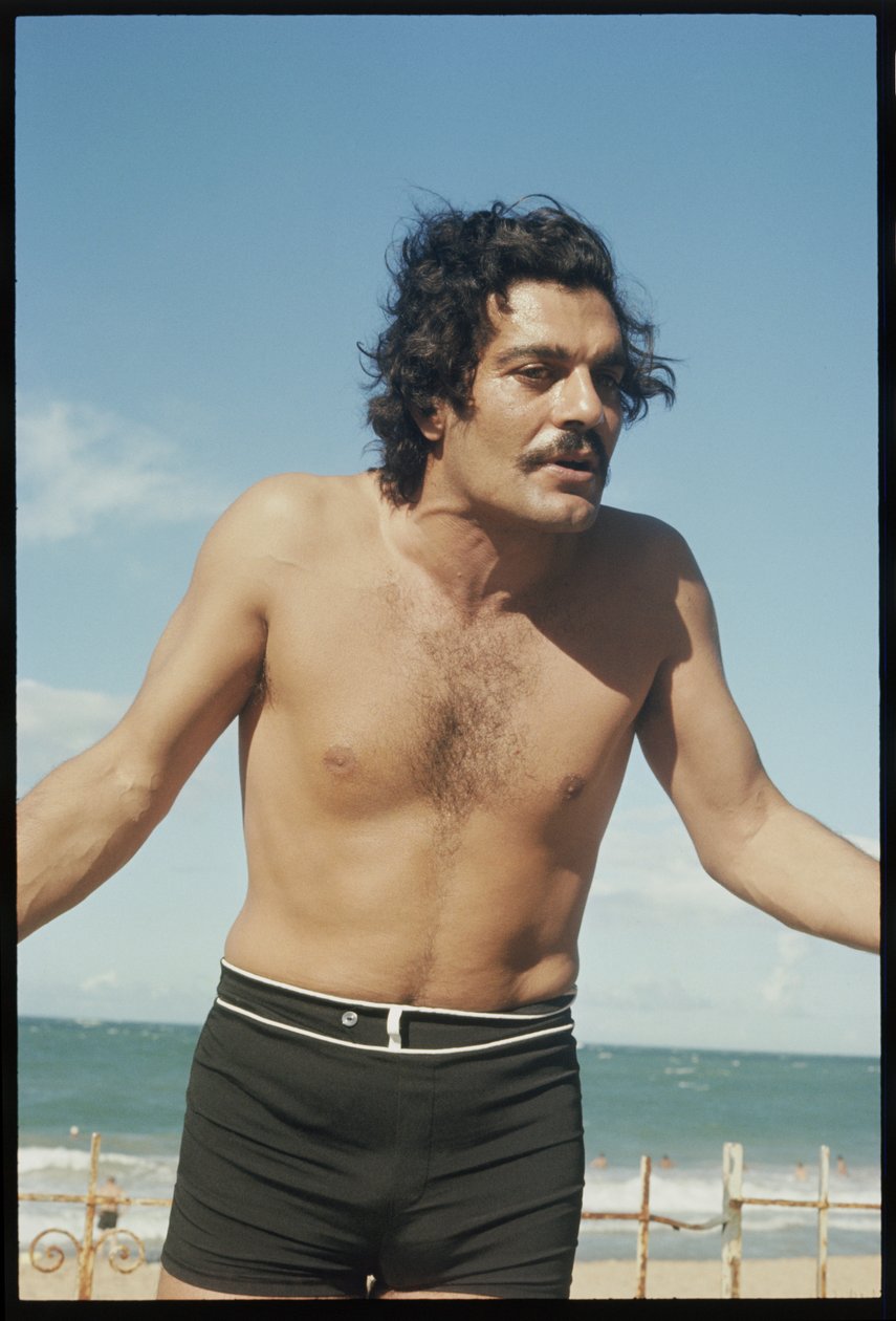 Omar Sharif rannalla tekijältä Orlando Suero