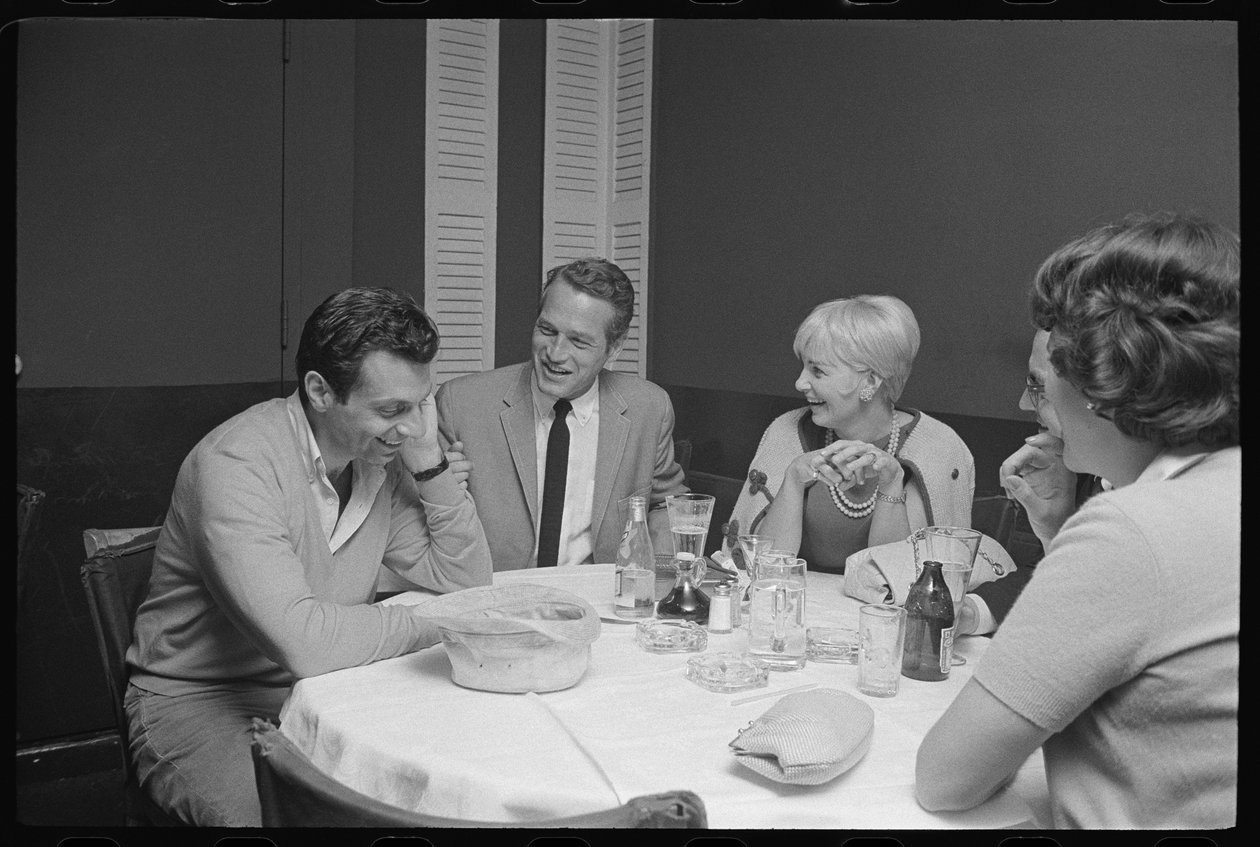 Paul Newman, Mort Sahl ja Joanne Woodward vitsailevat illallisella tekijältä Orlando Suero
