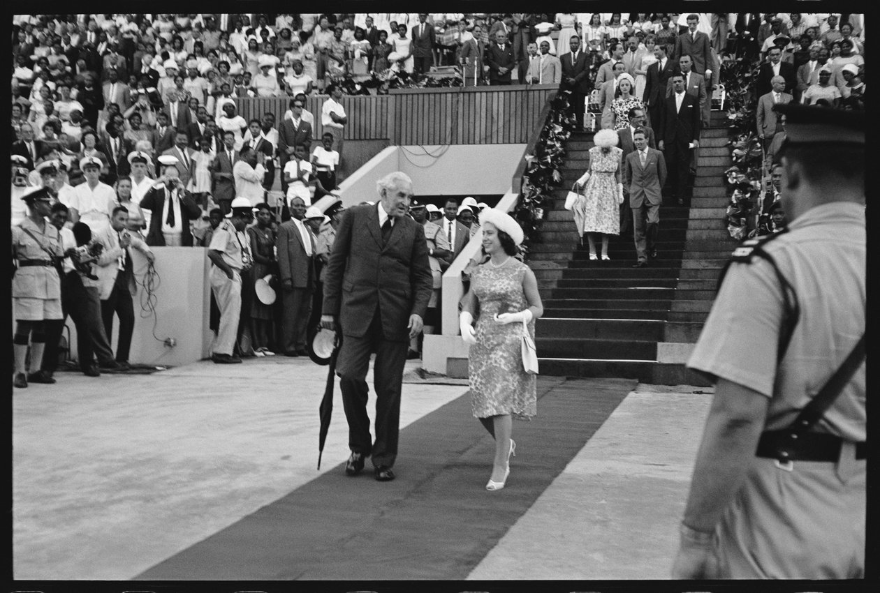 Prinsessa Margaret ja pääministeri Bustamante juhlivat Jamaikan itsenäisyyttä 1962 (b/w kuva) tekijältä Orlando Suero
