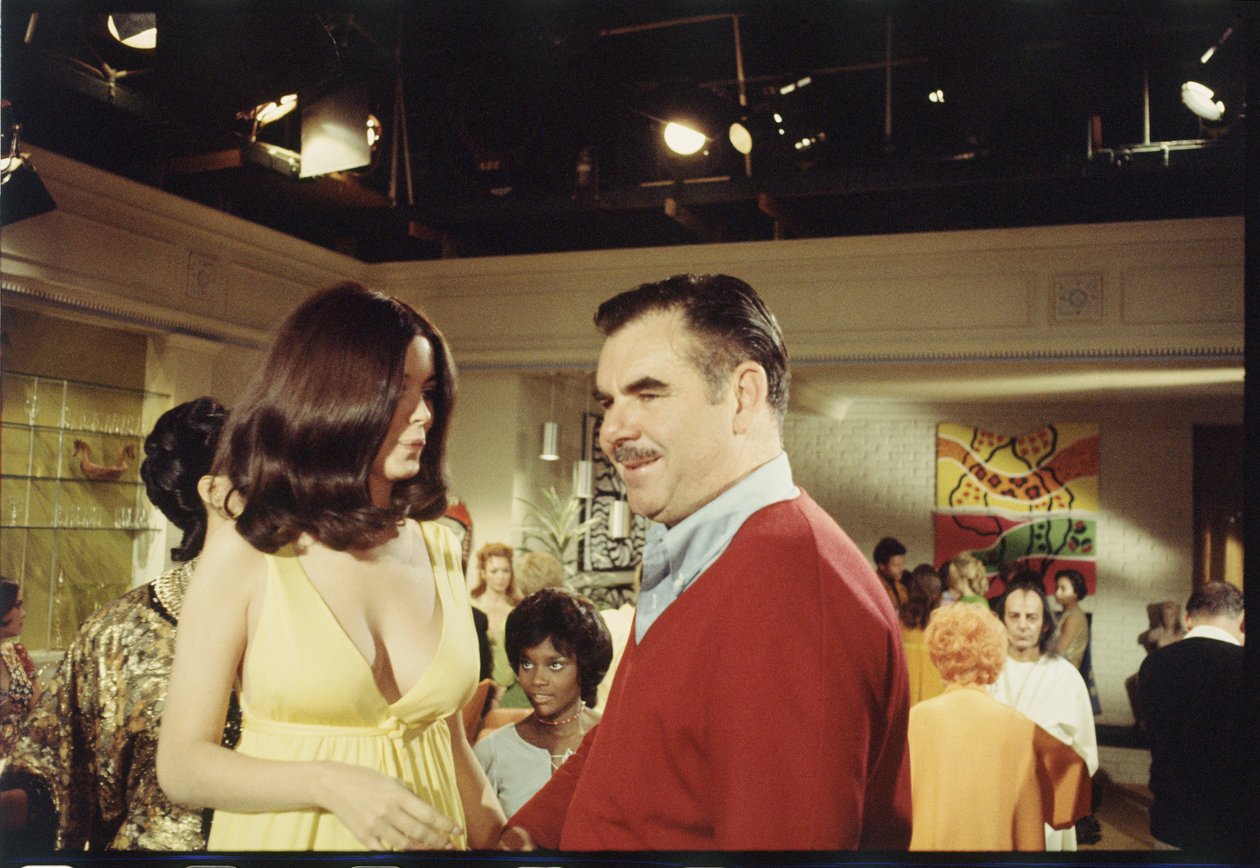Russ Meyer ja näyttelijät "Beyond the Valley of the Dolls" -elokuvassa, 1970 (kuva) tekijältä Orlando Suero