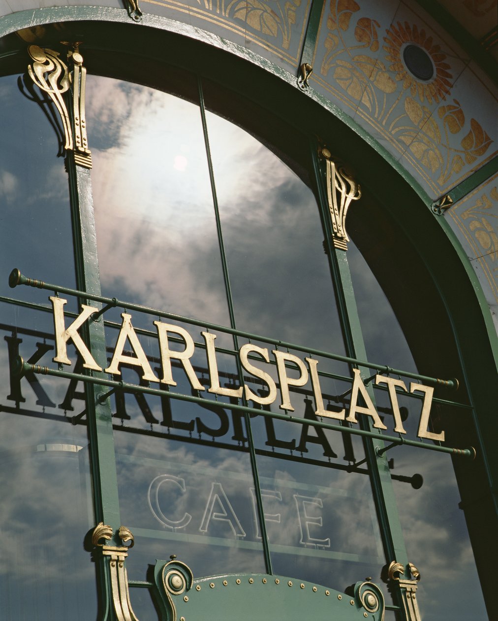 Karlsplatz Cafe, rakennettu 1899 tekijältä Otto Wagner