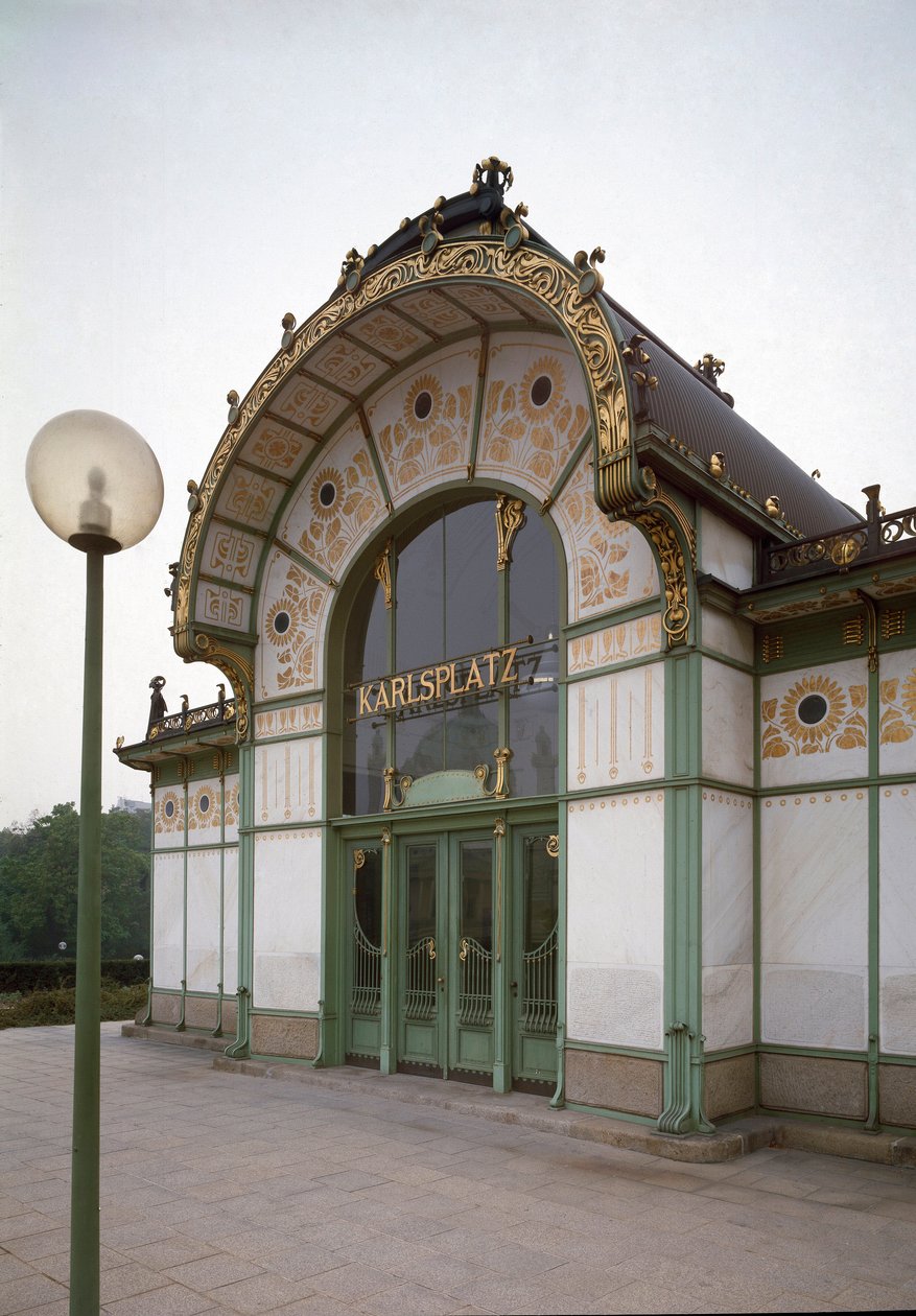 Art Nouveau: Arkkitehti Otto Wagnerin (1841-1918) tekemä näkymä Karlsplatzin metroaseman paviljonkiin (nykyisin kahvila) (Wienin Secession) 1894-1899 Wien, Itävalta tekijältä Otto Wagner
