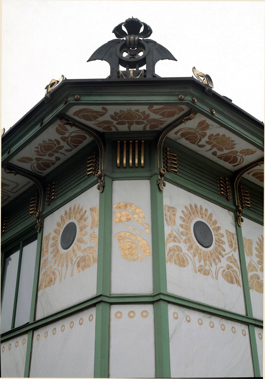 Art Nouveau: Arkkitehti Otto Wagnerin (1841-1918) tekemä näkymä Karlsplatzin metroaseman paviljonkiin (nykyisin kahvila) (Wienin Secession) 1894-1899 Wien, Itävalta tekijältä Otto Wagner