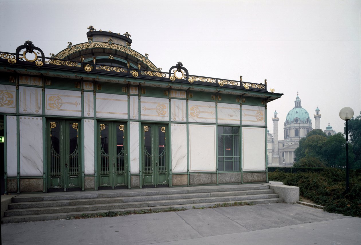 Art Nouveau: Arkkitehti Otto Wagnerin (1841-1918) tekemä näkymä Karlsplatzin metroaseman paviljonkiin (nykyisin kahvila) (Wienin Secession) 1894-1899 Wien, Itävalta tekijältä Otto Wagner