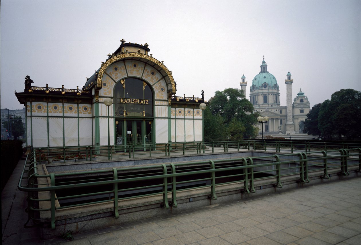Art Nouveau: Arkkitehti Otto Wagnerin (1841-1918) tekemä näkymä Karlsplatzin metroaseman paviljonkiin (nykyisin kahvila) (Wienin Secession) 1894-1899 Wien, Itävalta tekijältä Otto Wagner