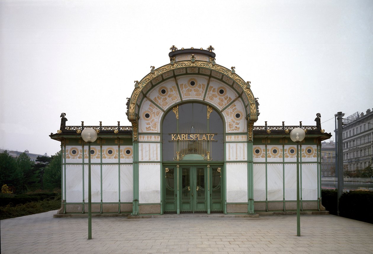 Art Nouveau: Arkkitehti Otto Wagnerin (1841-1918) tekemä näkymä Karlsplatzin metroaseman paviljonkiin (nykyisin kahvila) (Wienin Secession) 1894-1899 Wien, Itävalta tekijältä Otto Wagner