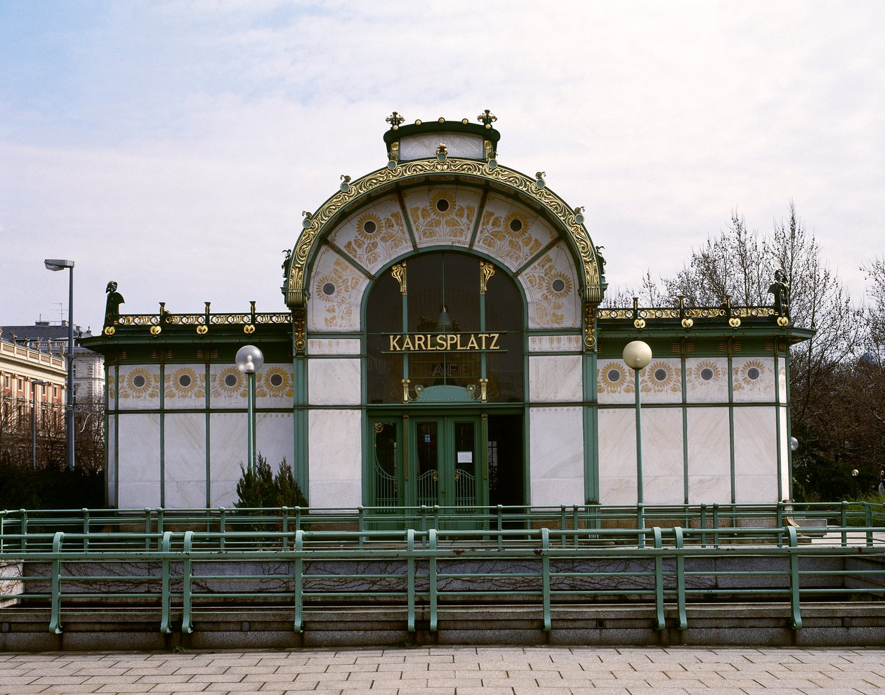 Otto Wagner -paviljonki Karlsplatzilla tekijältä Otto Wagner