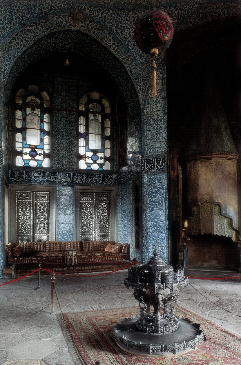 Arkkitehtuuri, ottomaanien taide: Topkapin palatsi (Topkapi Saray) ottomaanisulttaanin tärkein ja virallinen kaupunkiasunto 1465–1853. Palatsi rakennettiin vuosina 1475–1478. Turkki Istanbul. tekijältä Ottoman School