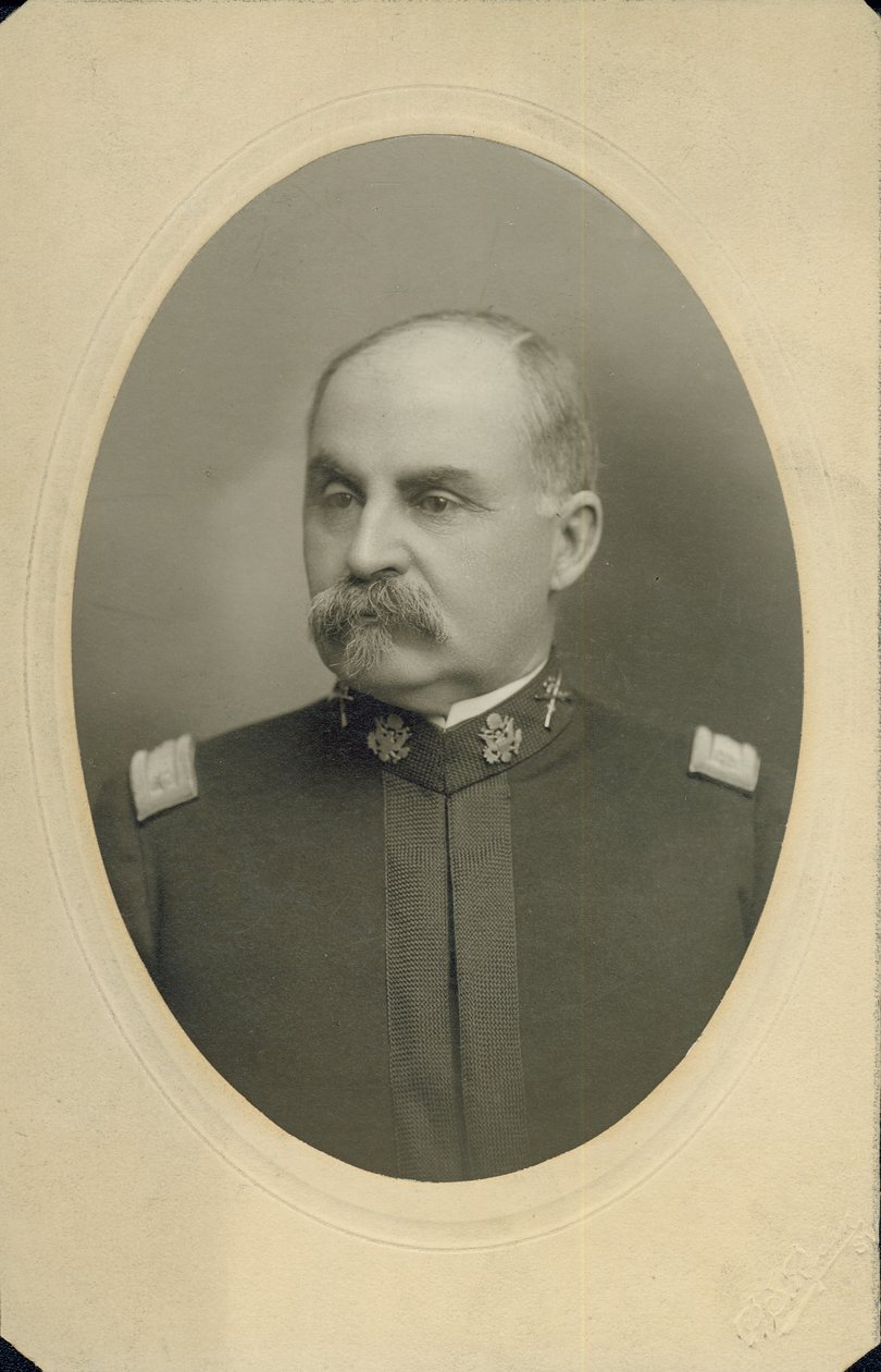 George H.Roach, eversti, Yhdysvallat tekijältä P.S. Ryder