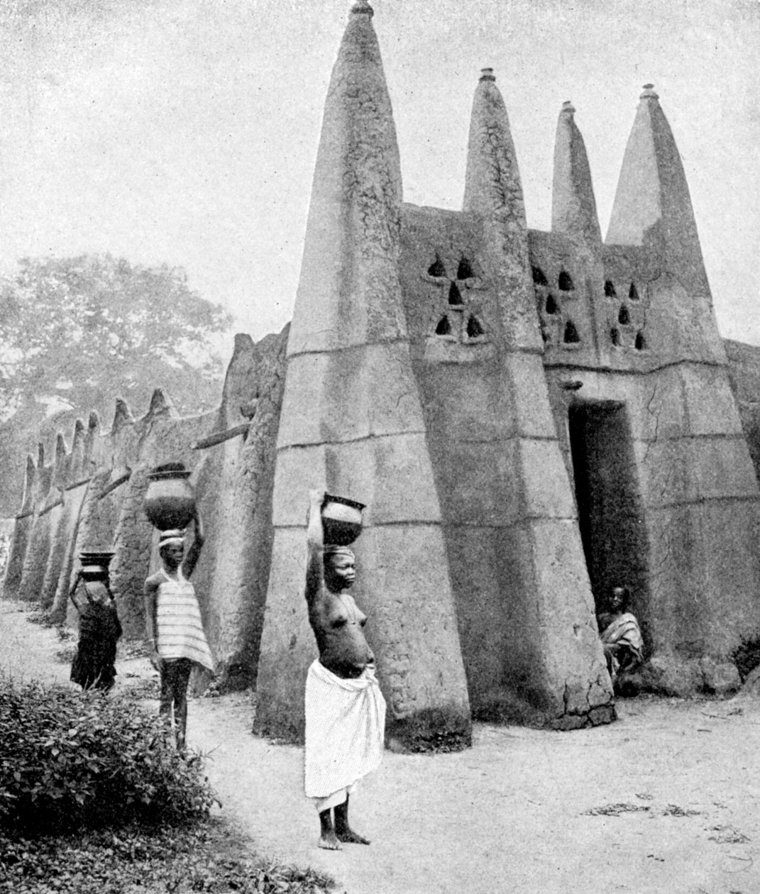 Ashanti-arkkitehtuuri, Ghana, 1922 tekijältä P. A. McCann