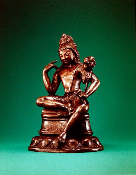 Padmapani Lokeshvara istuu meditaatiossa, 700-luvun ensimmäinen puolisko (hopealla ja kuparilla upotettu pronssi) (katso myös 394854) tekijältä Pakistani School