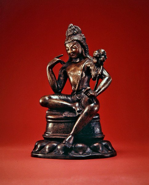 Padmapani Lokeshvara istuu meditoivana, 7. vuosisadan alkupuolisko (pronssia, kuoret hopeaa ja kuparia) (ks. myös 394853). tekijältä Pakistani School