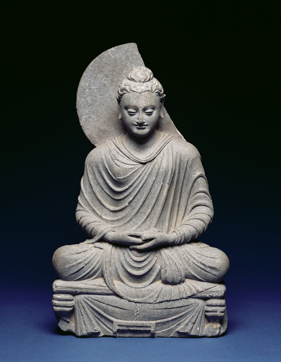 Istuu Buddha, Gandhara, 1.-3. vuosisadalla jKr. tekijältä Pakistani School