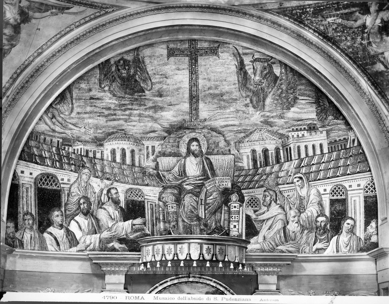 Kristus istuu valtaistuimella apostolien ja pyhien Pudentianan ja Praxedisin ympäröimänä Apsissa (mosaiikki) tekijältä Paleo Christian