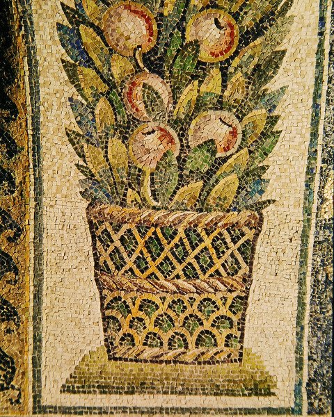 A Basket of Fruit, noin 430 jKr (mosaiikki) tekijältä Paleo Christian