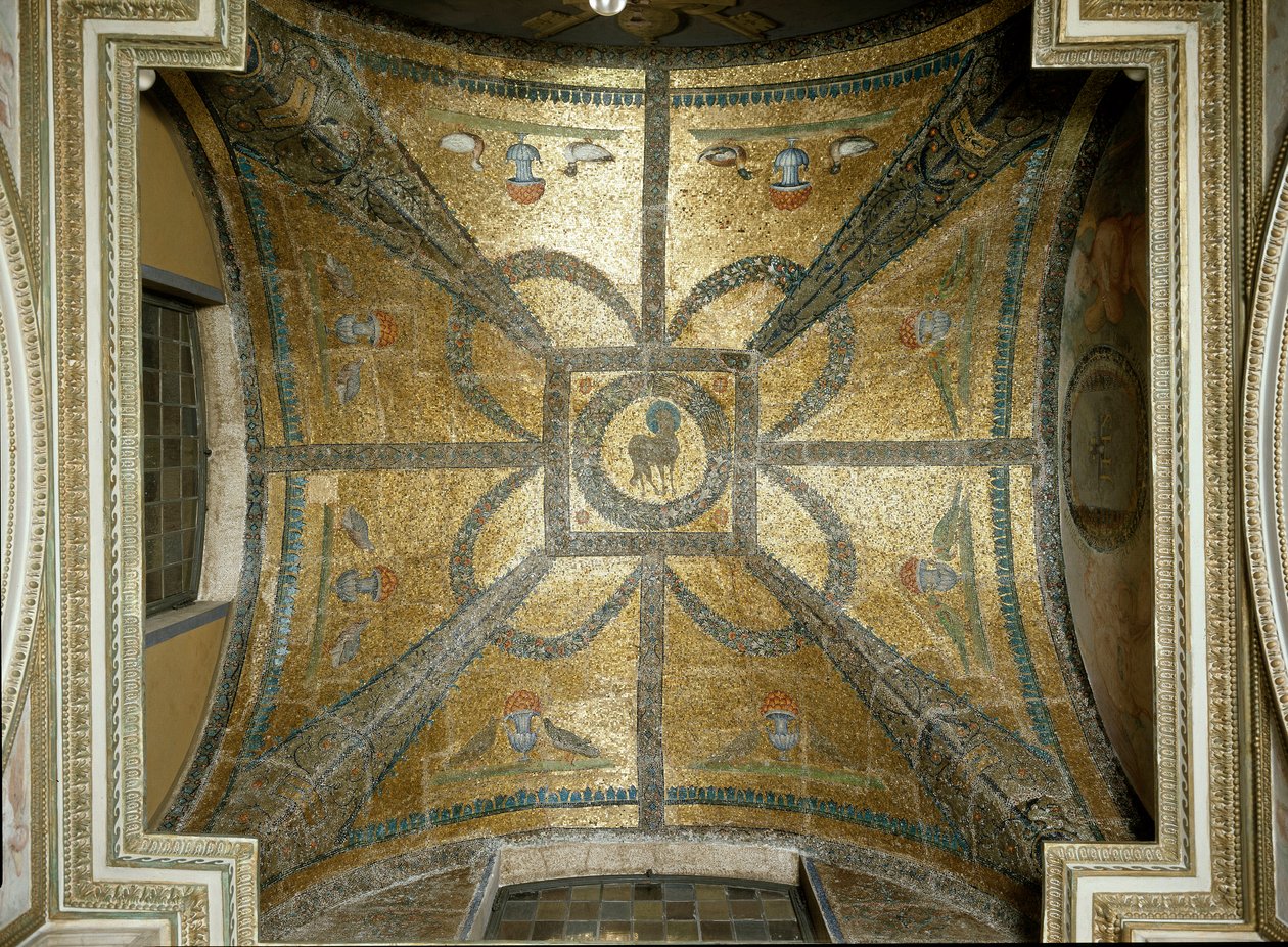 5. vuosisadan mosaiikit, keskellä lammas. Pyhän Johannes Kastajan kappelin holvi. Evankelista Johannes San Giovanni in Lateranon paleokretialaisessa kastekappelissa (Pyhä evankelista Johannes), rakennettu noin vuonna 440. Rooma tekijältä Paleo Christian