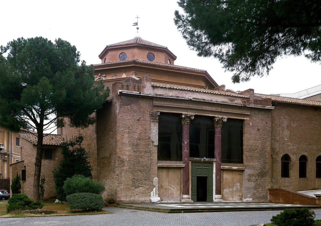Näkymä San Giovanni in Lateranon (Saint John Laterano) paleokristilaiselta kastekappelilta (Lateraani kastekappeli tai San Giovanni in Fonte), rakennettu noin vuonna 440. Rooma tekijältä Paleo Christian