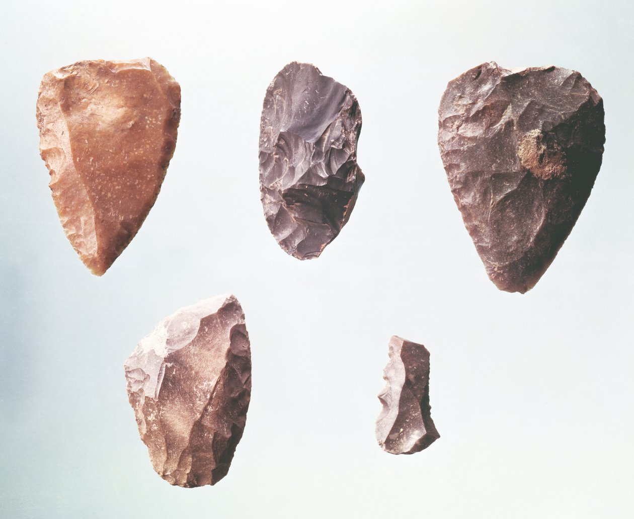 Esihistorialliset kivityökalut, Grotte de Placardista, 80000-35000 eKr. (piikivi) tekijältä Paleolithic