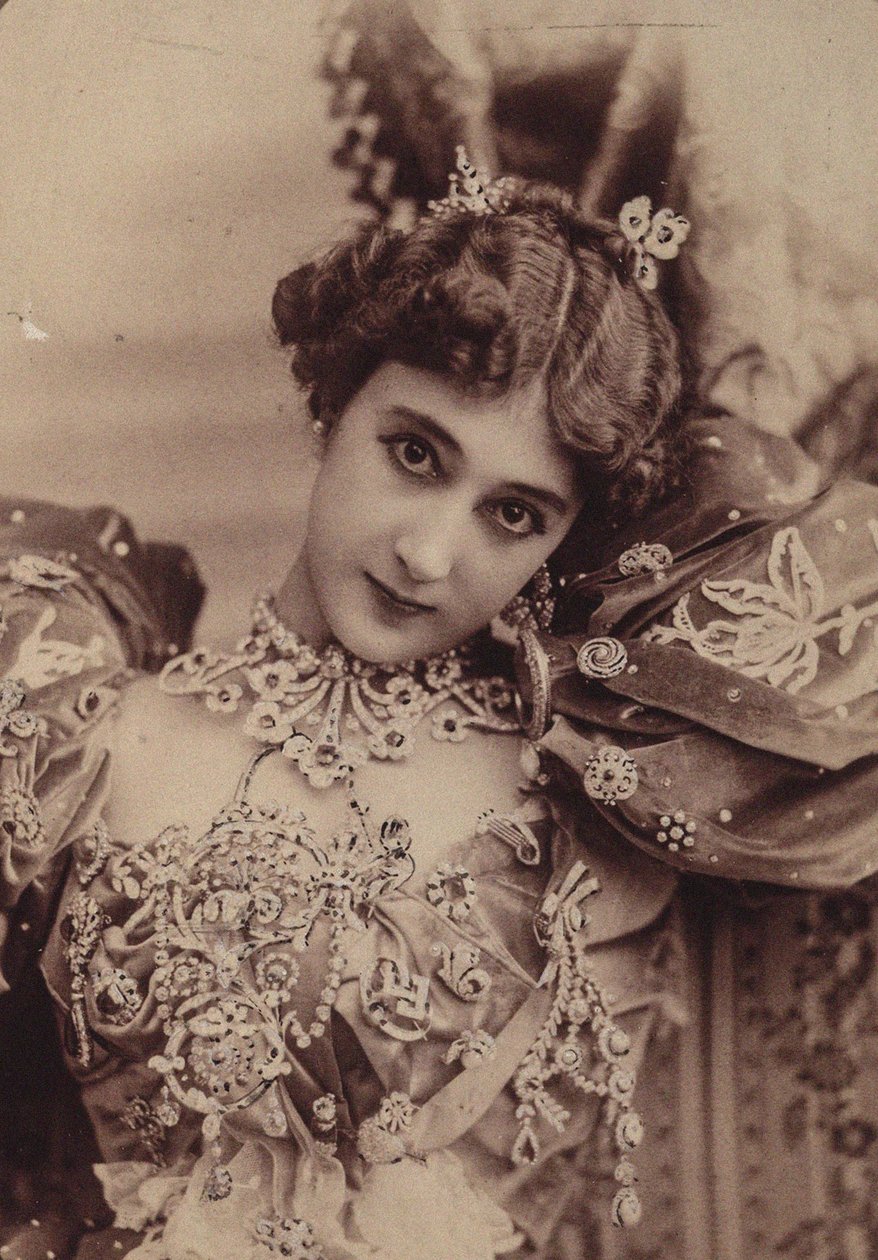 La Belle Otero, 1890. finlandès tekijältä Paris . Photo studio Reutlinger