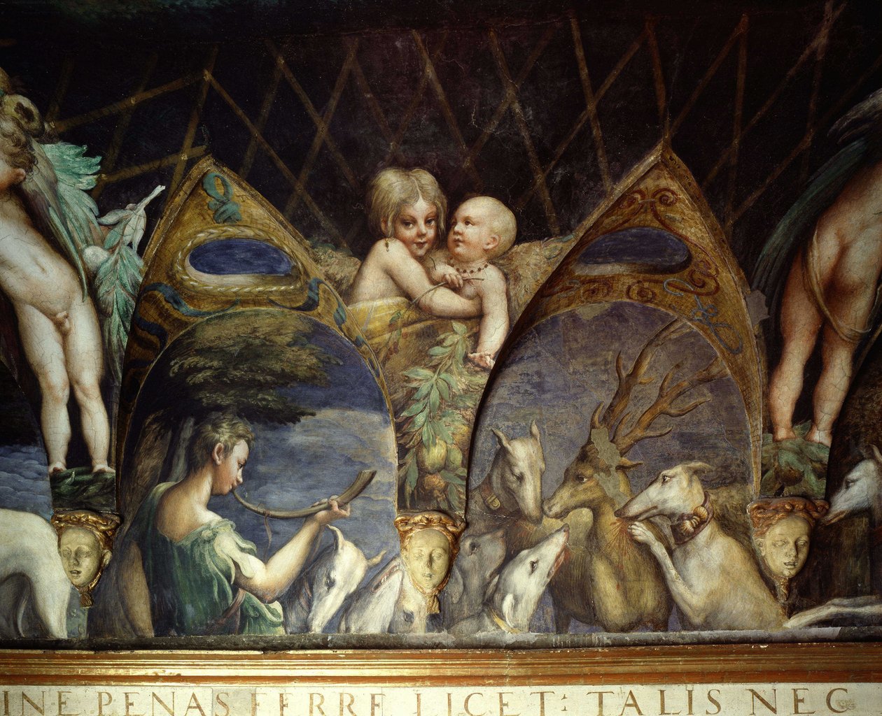 Yksityiskohta Francesco Mazzolan freskosta Dianen (Artemis) ja Acteonin huoneesta nimeltä Le Parmesan (1503-1540) (Parmigianino) Paola Gonzagalle ja Galeazzo Sanvitalelle. Se edustaa torvea soittavaa nymfiä sekä kerubiineja ja "puttia". Acteon on peura tekijältä Parmigianino