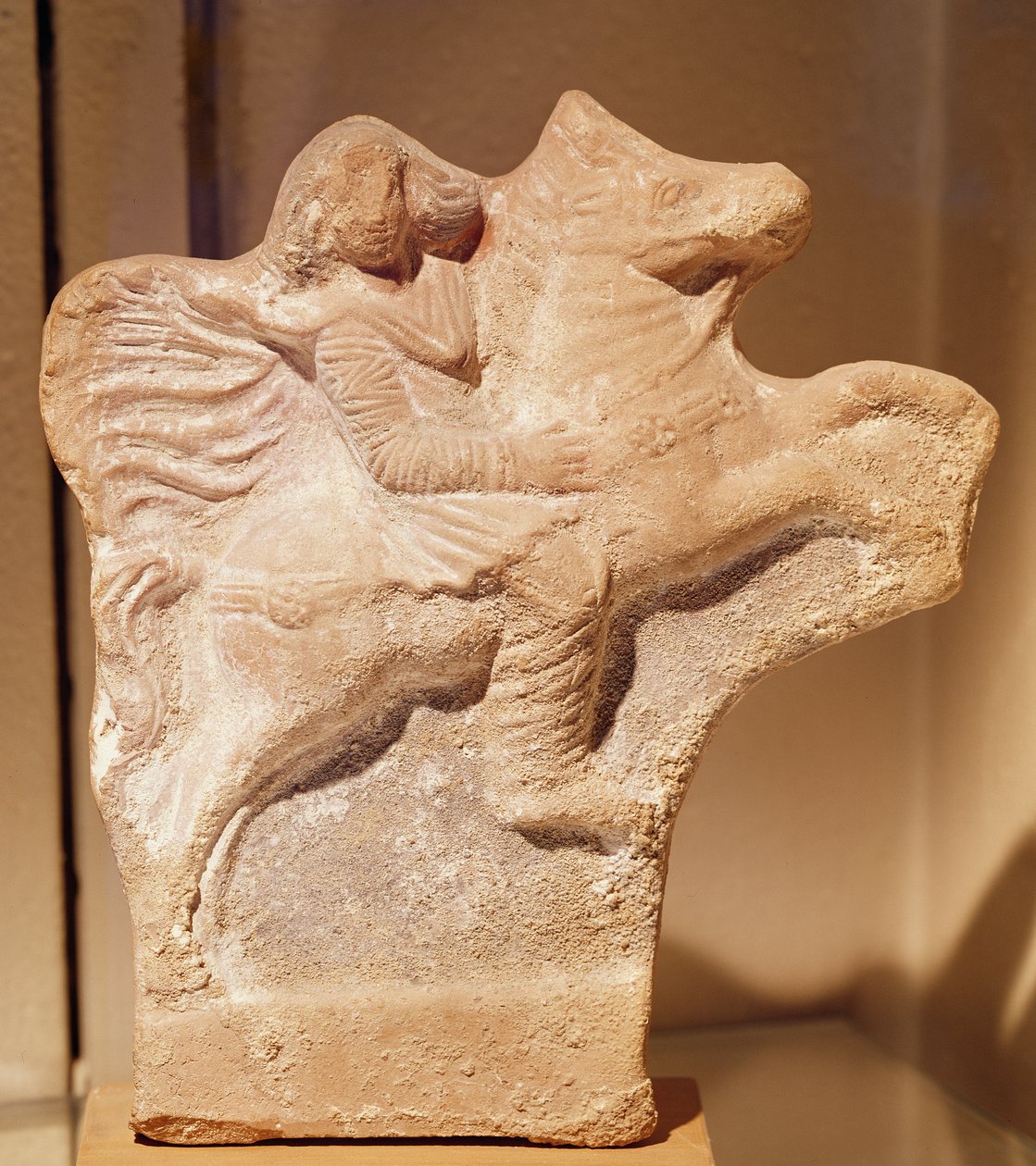 Parthian ratsumiehen patsas (terrakotta) tekijältä Parthian School