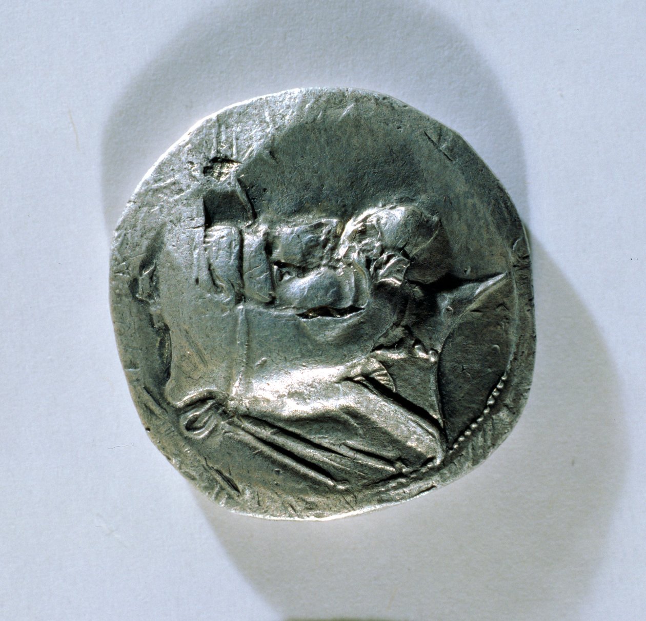 Tetradrachm Vahbarzista, Persisin kuningas, joka kuvaa kuninkaiden päätä (kääntöpuoli) (katso myös 180369) tekijältä Parthian School