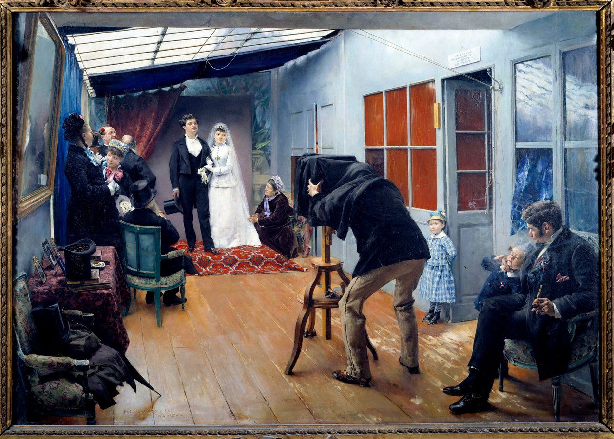 Häät valokuvaajan kanssa vuonna 1879. Pari nuorta morsiamet poseeraa valokuvaamon studiossa. Pascal Adolphe Jean Dagnan-Bouveret