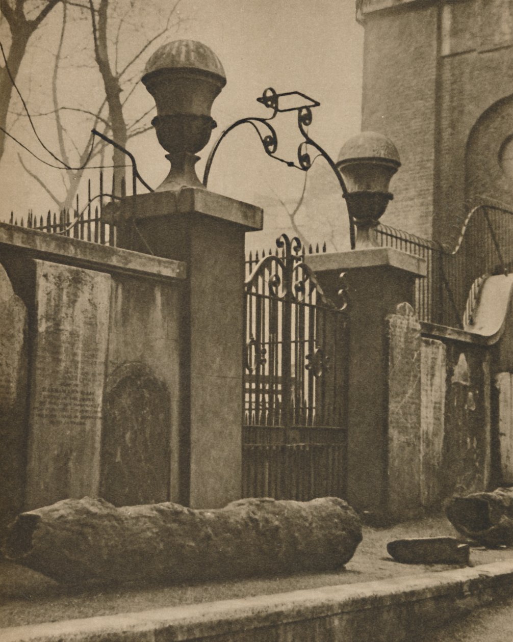 St. Annesin lähellä kaivetut jalavan putkijohdot, Soho, 1935. tekijältä Paterson