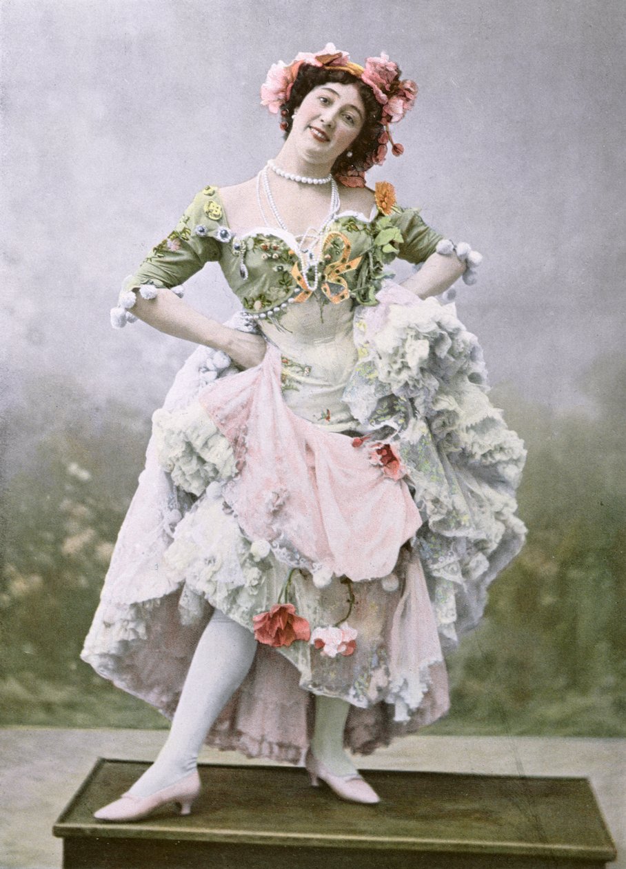 Muotokuva "La Belle Oterosta" Mercedeksenä elokuvassa "Une Fete a Seville", Theatre Marigny, Pariisi, 1900 (värivalokuva). tekijältä Paul Boyer