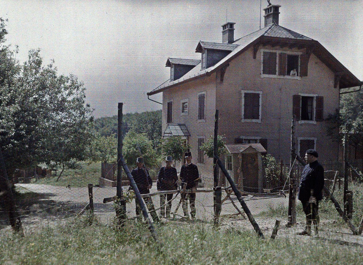 Sveitsin ja Ranskan välinen raja Beurnevésinin kunnassa Juran kantonissa Ranskassa, 19. kesäkuuta 1917 (autocrhome) tekijältä Paul Castelnau