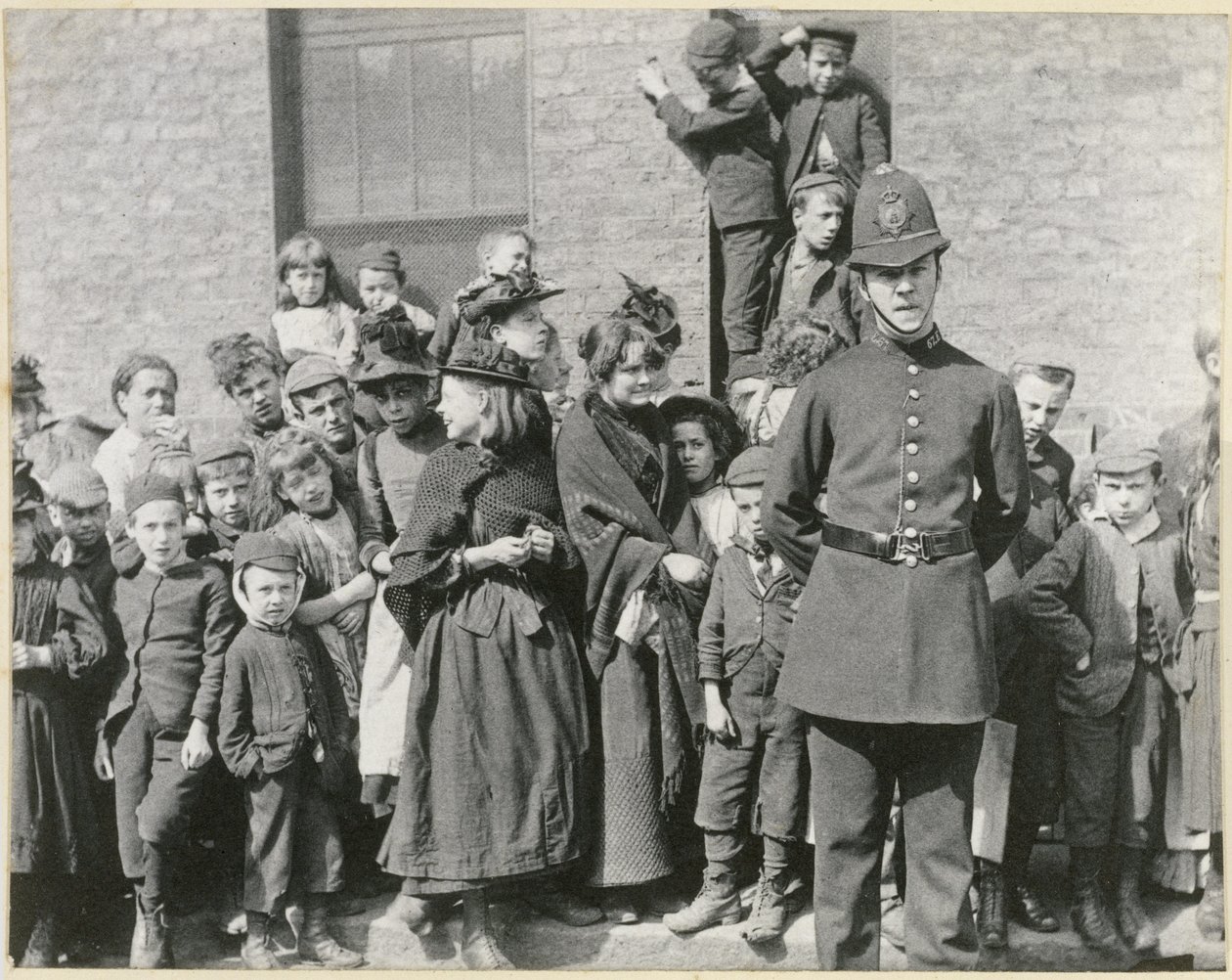 Lontoon poliisin hautajaiset, 1894 tekijältä Paul Martin