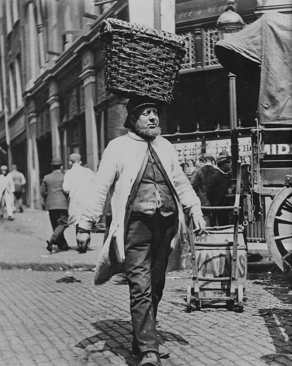 Kalaportterit Billingsgate Marketilla, 1893 (katso myös 112438) tekijältä Paul Martin