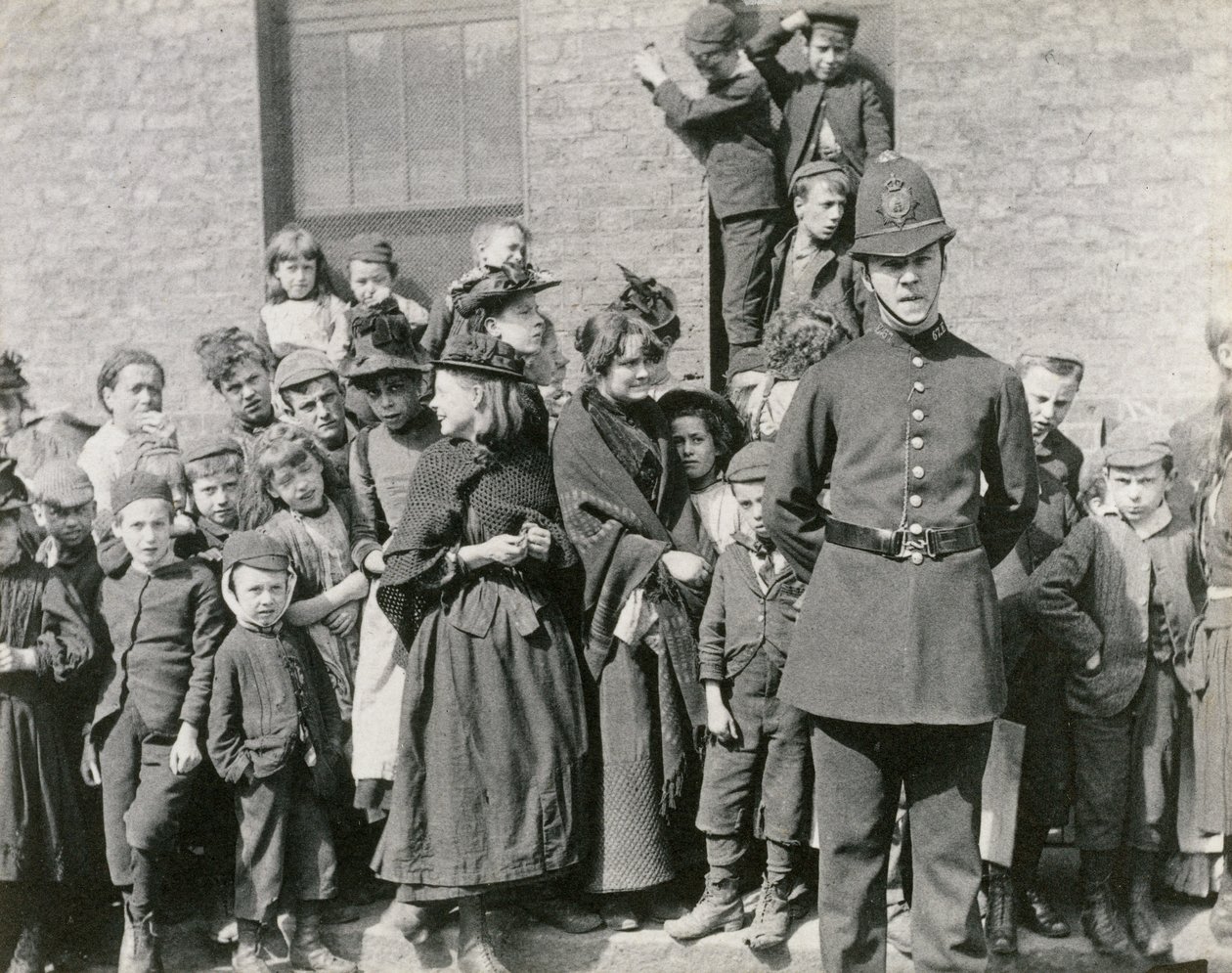 Lontoon poliisin hautajaiset, 1894 tekijältä Paul Martin
