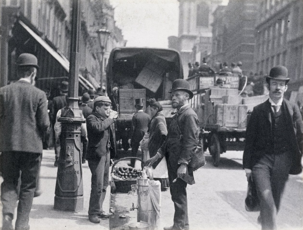 Sherbet tai vesimyyjä Cheapsidessa, 1893 tekijältä Paul Martin