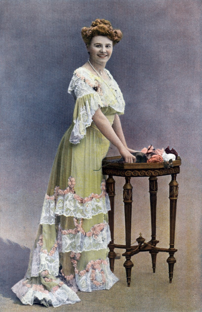 Ranskalainen koomikko Blanche Toutain, valokuva Paul Nadar ranskalaisesta "Le Theatre" -lehdestä helmikuussa 1905 tekijältä Paul Nadar