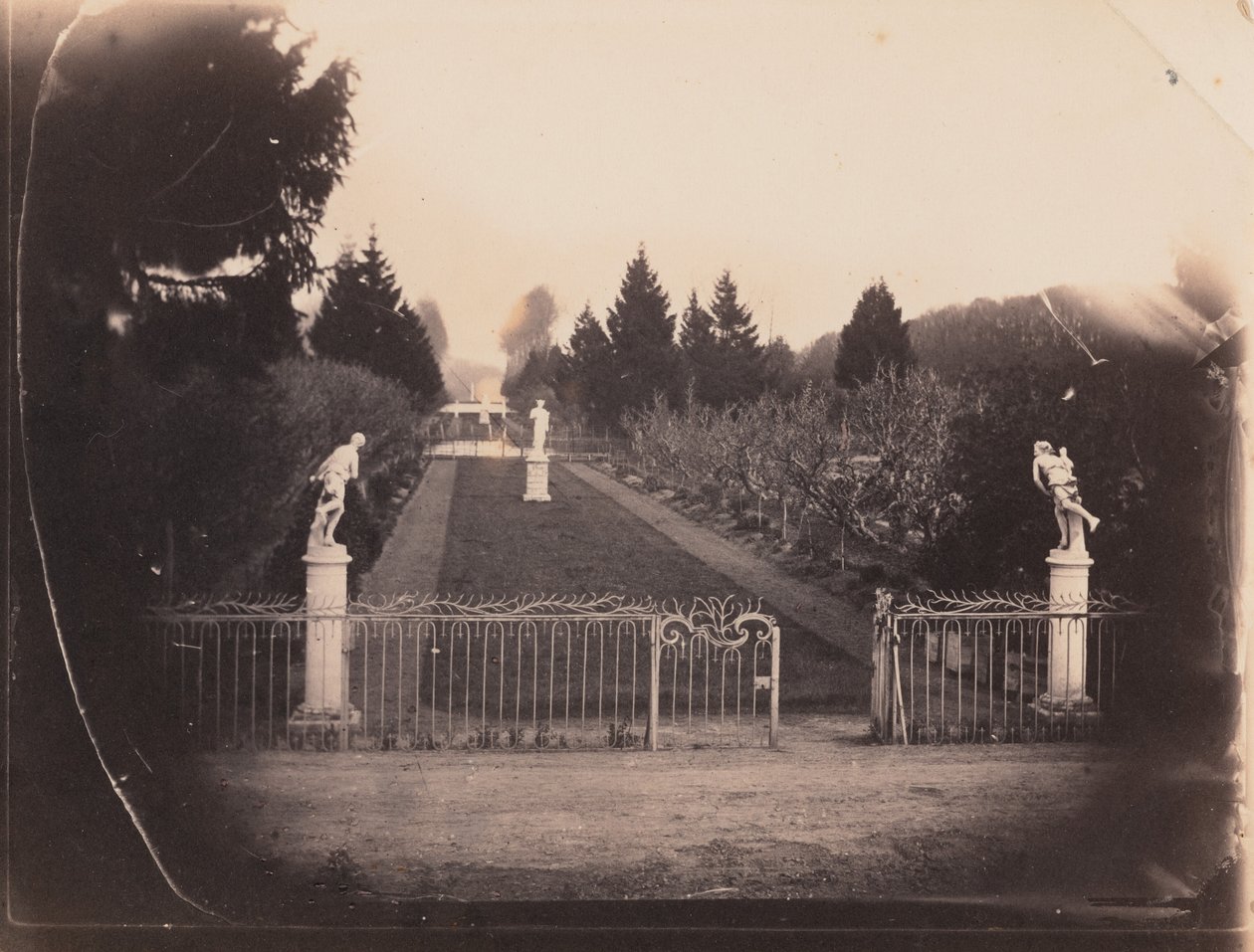 Puutarhanäkymä ja patsas,c. 1853 (kuva) tekijältä Paul Thivier