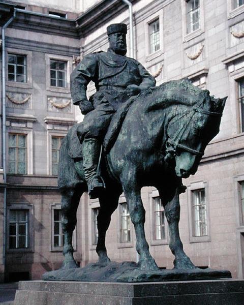 Aleksanteri III:n (1845-94) ratsastuspatsas 1909 (pronssi) tekijältä Pavel Petrovic Trubetskoy