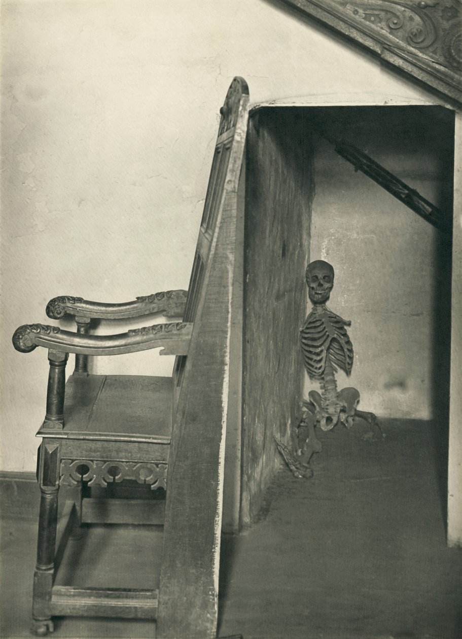 Luuranko kaapissa, Aston Hall, Aston, Birmingham, 1895-1905 tekijältä Percy Thomas Deakin