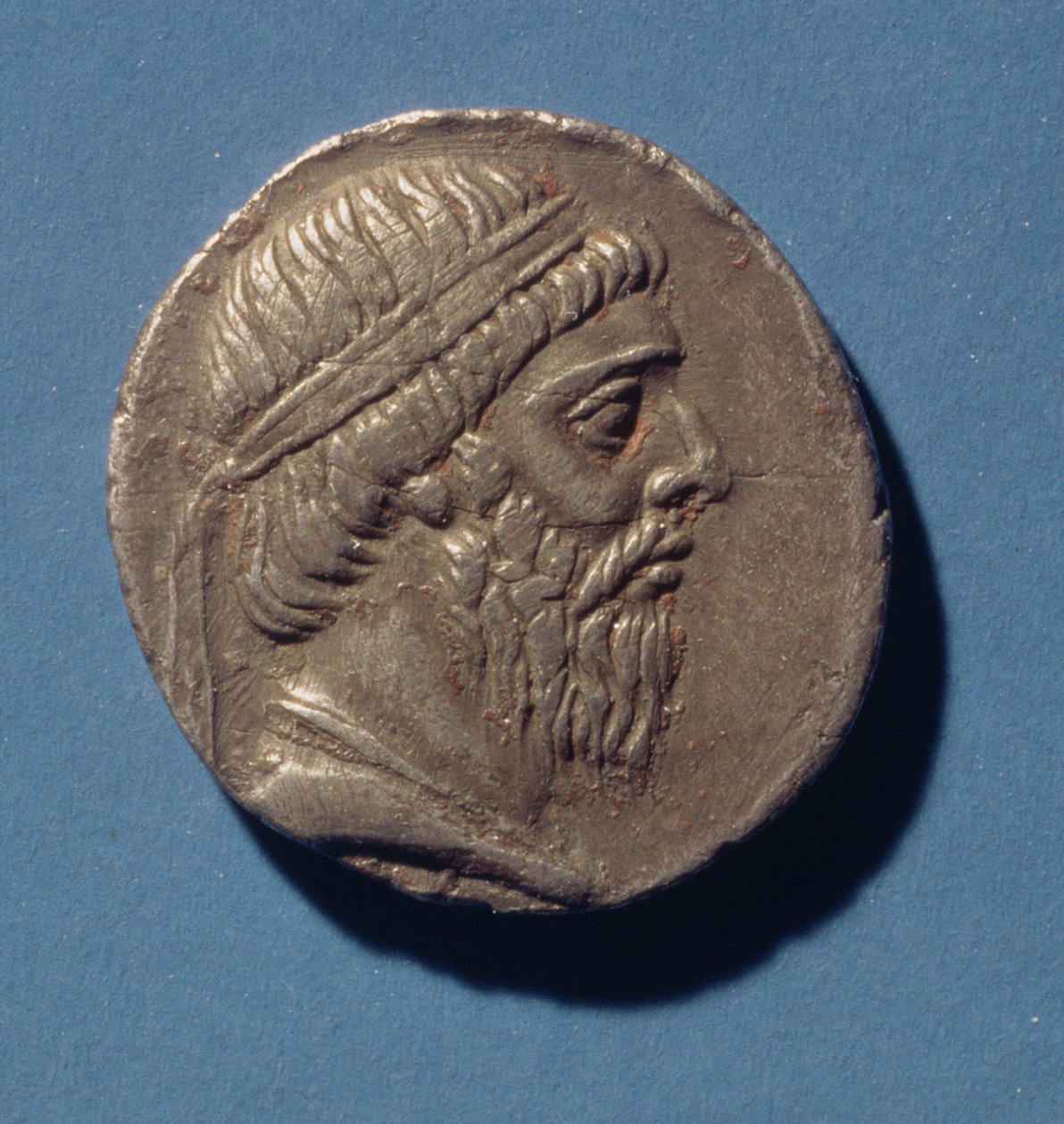 Parthialaisten kuninkaan (175-138 eKr.) Mithradates I:n Tetradrakm (kääntöpuoli) (hopea) tekijältä Persian