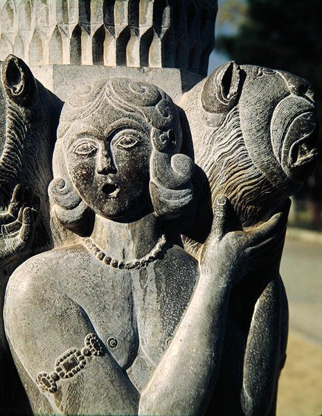 Yksityiskohta hahmosta, jolla on leijona, Safavid-dynastia (kivi) tekijältä Persian School
