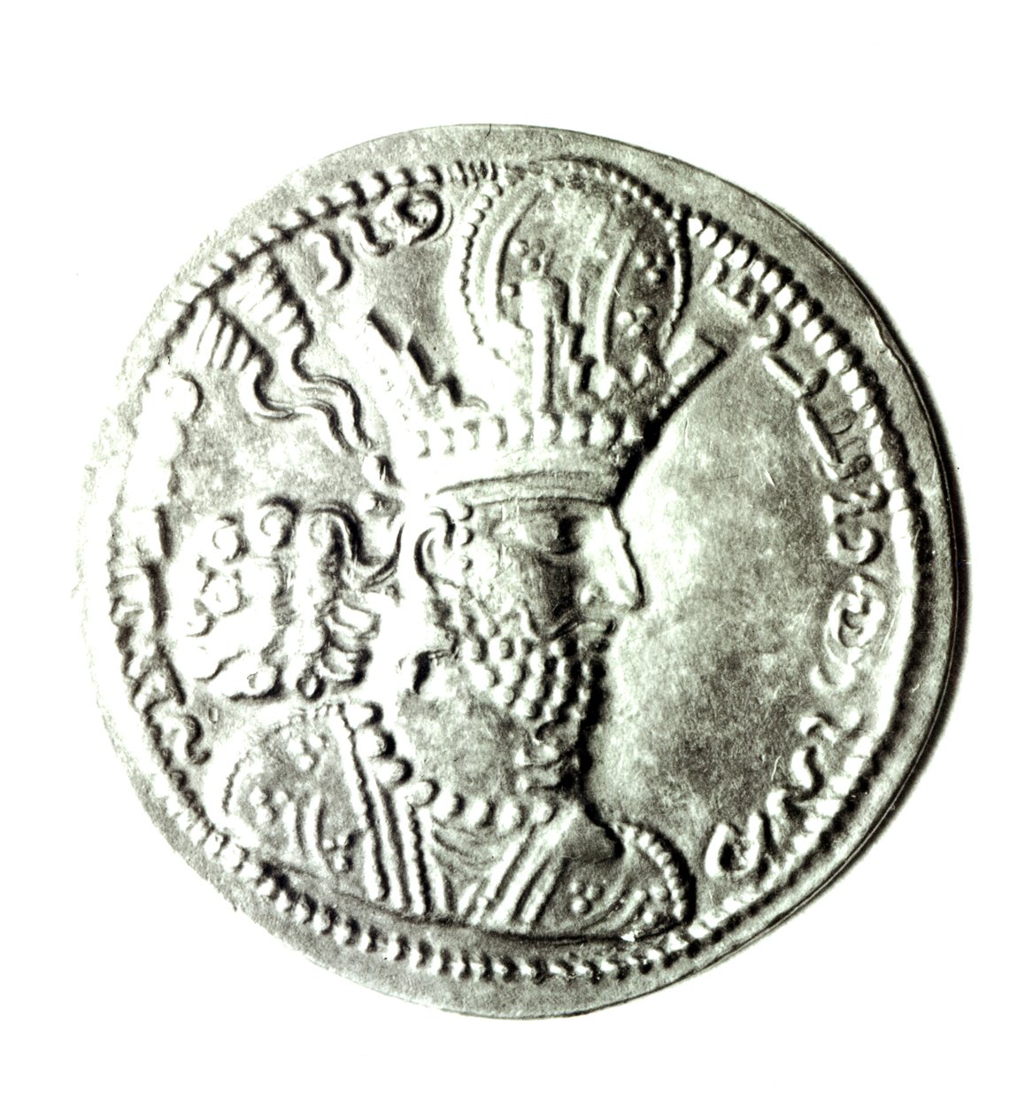 Shapur II:n (310-79), Sassanianin (hopea) profiilia kuvaavan kolikon etupuoli (ks. kääntöpuoli 162414) tekijältä Persian School