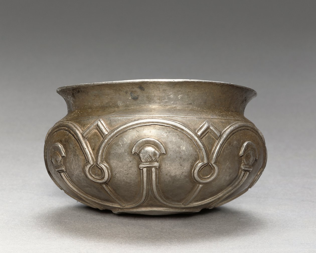 Pre-Achaemenid kulho, noin 6. vuosisadalla eKr. (hopea) tekijältä Persian School