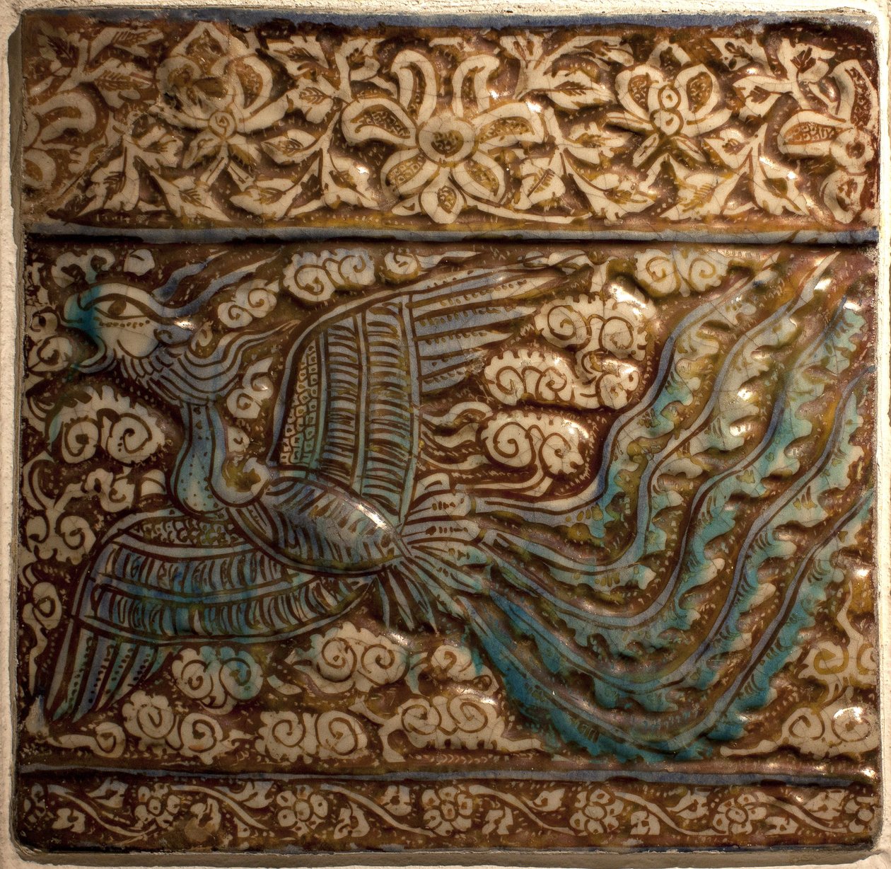 Simurgh (Simorgh tai Senmurw) - Azulejos - Faience de Kashan (Persia), Ilkhanide-kausi, 1300-luvun alku (laatta, valettu keramiikka, kiilto- ja alusmaalattu, Persia, Kashan, 1300-luvun alku, Ilkhanid-kausi) - Musee Calouste Gulbenkian, Lissabon (P tekijältä Persian School